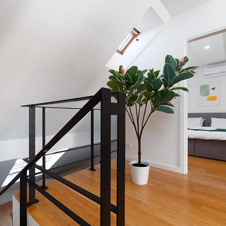 Two-Level Apart With A Terrace Near The Vltava River Praag Buitenkant foto