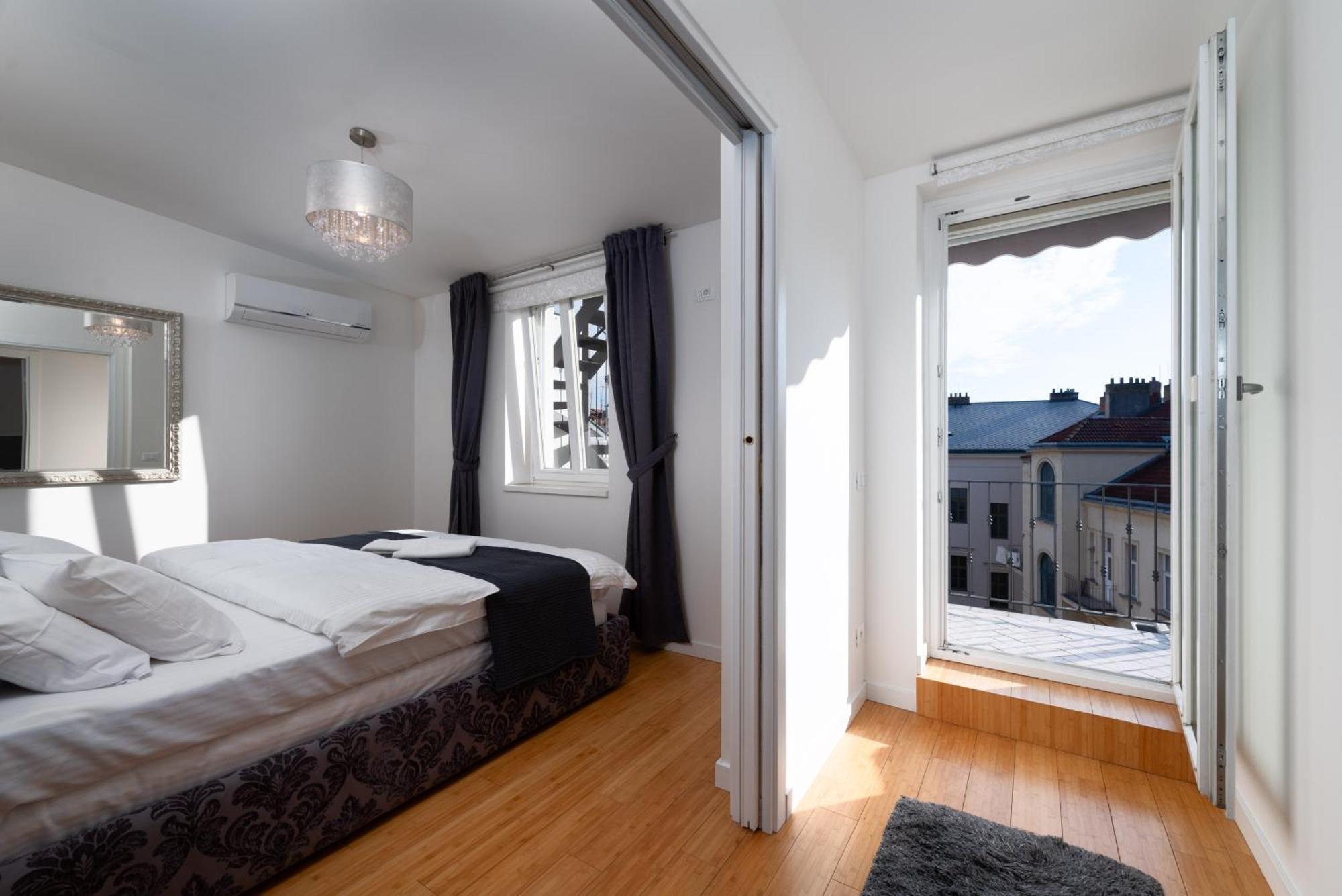 Two-Level Apart With A Terrace Near The Vltava River Praag Buitenkant foto